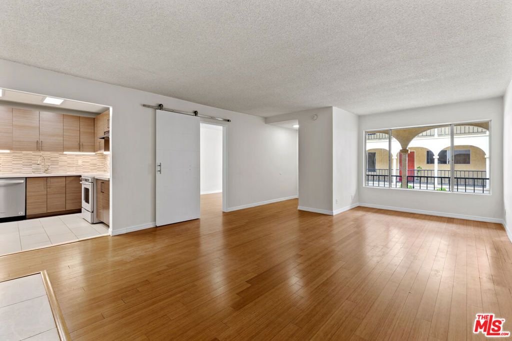 1033 6th Street - Photo 7