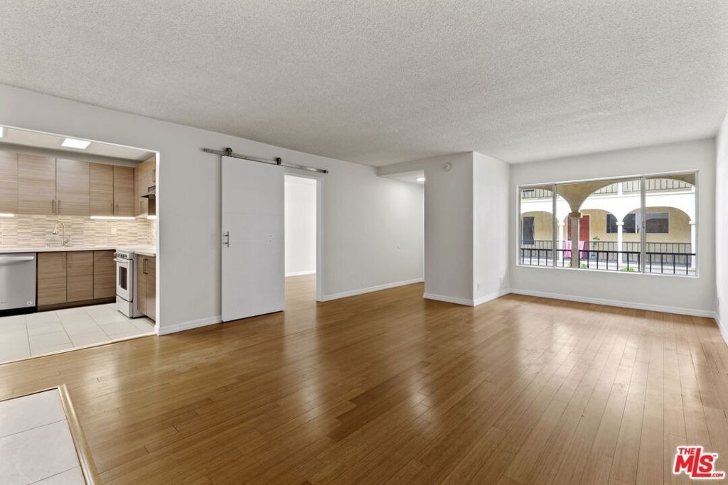 1033 6th Street - Photo 9