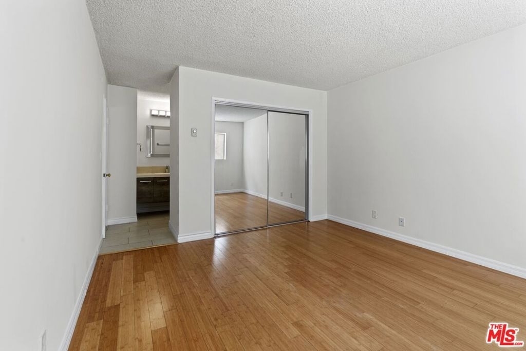 1033 6th Street - Photo 5