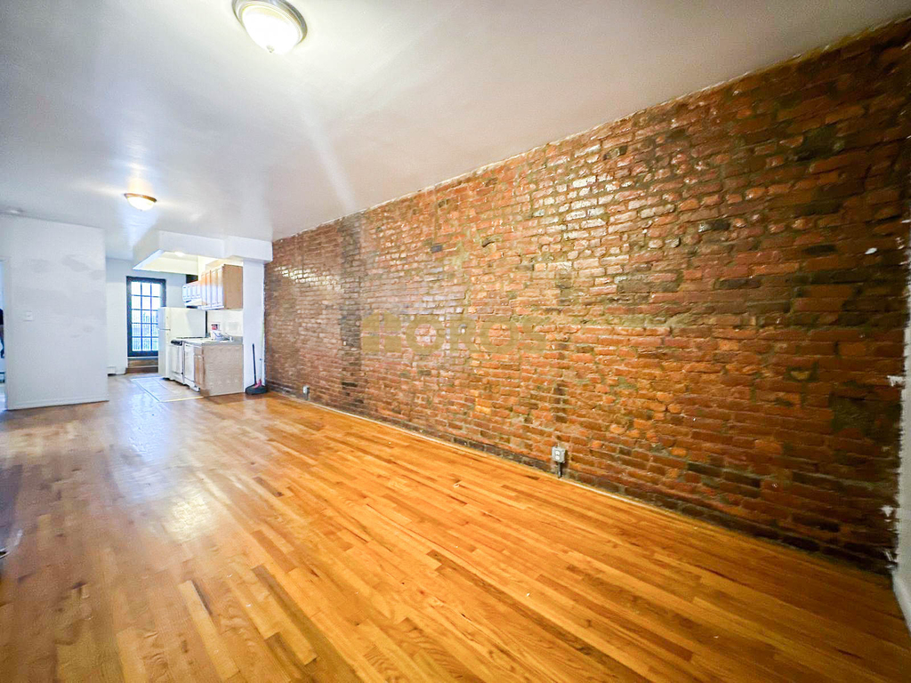 9 Avenue A - Photo 3