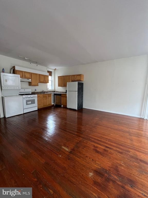 721 Bainbridge St - Photo 1