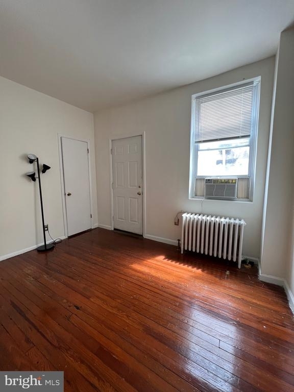 721 Bainbridge St - Photo 2