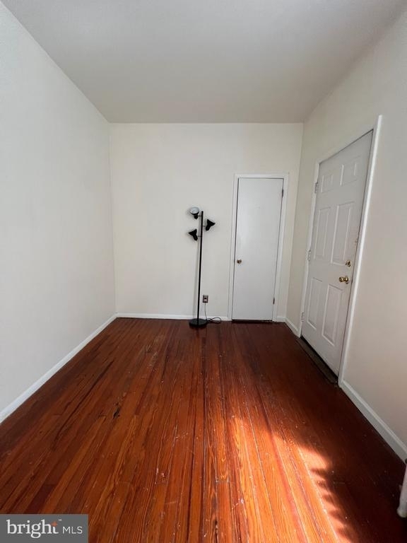 721 Bainbridge St - Photo 3