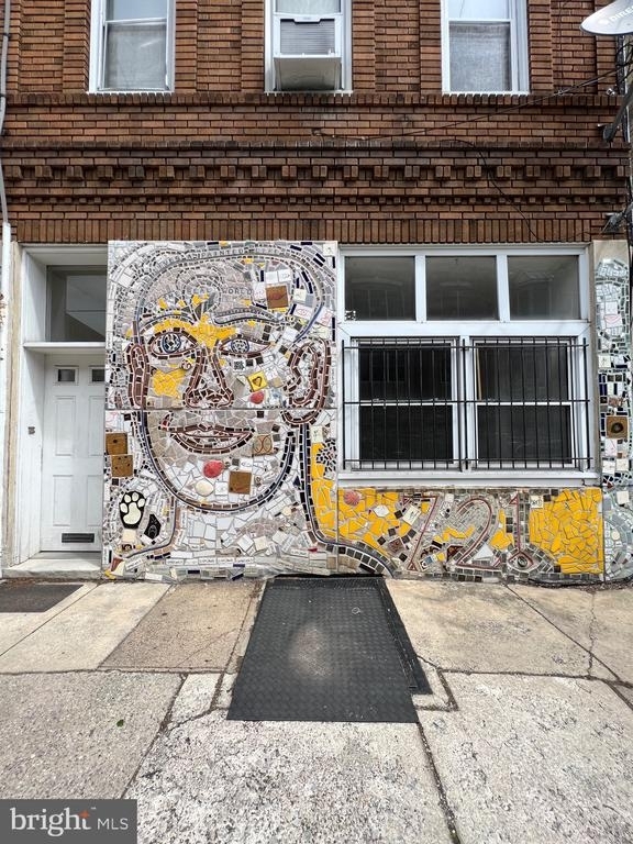 721 Bainbridge St - Photo 0