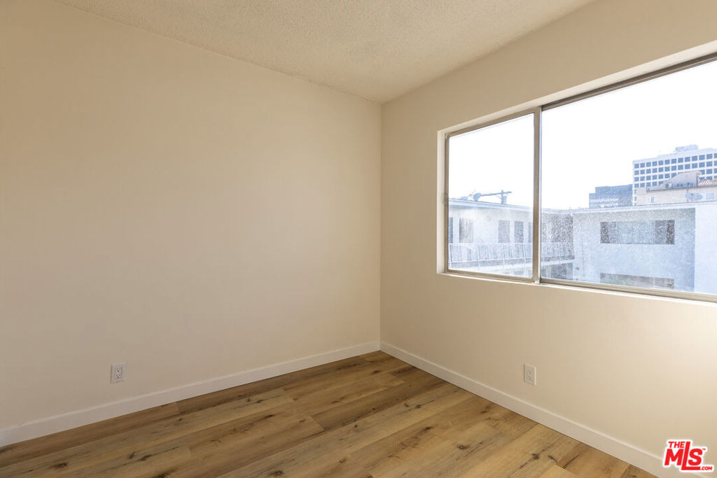 1295 Federal Avenue - Photo 3