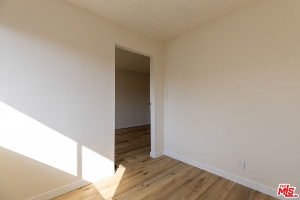 1295 Federal Avenue - Photo 4