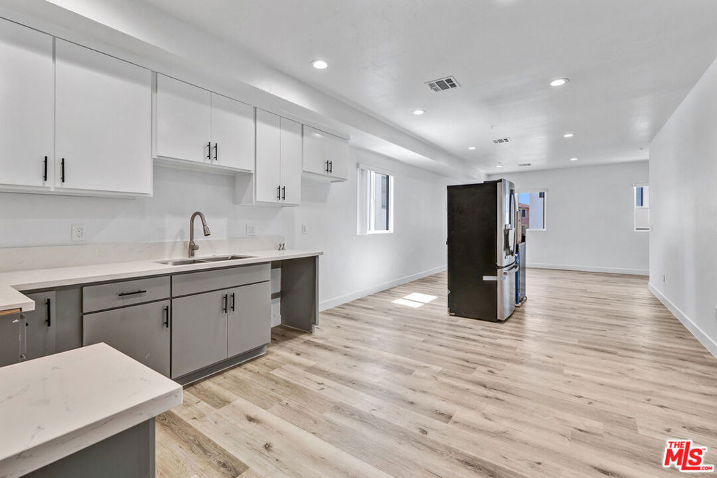 4647 W 18th Street - Photo 3