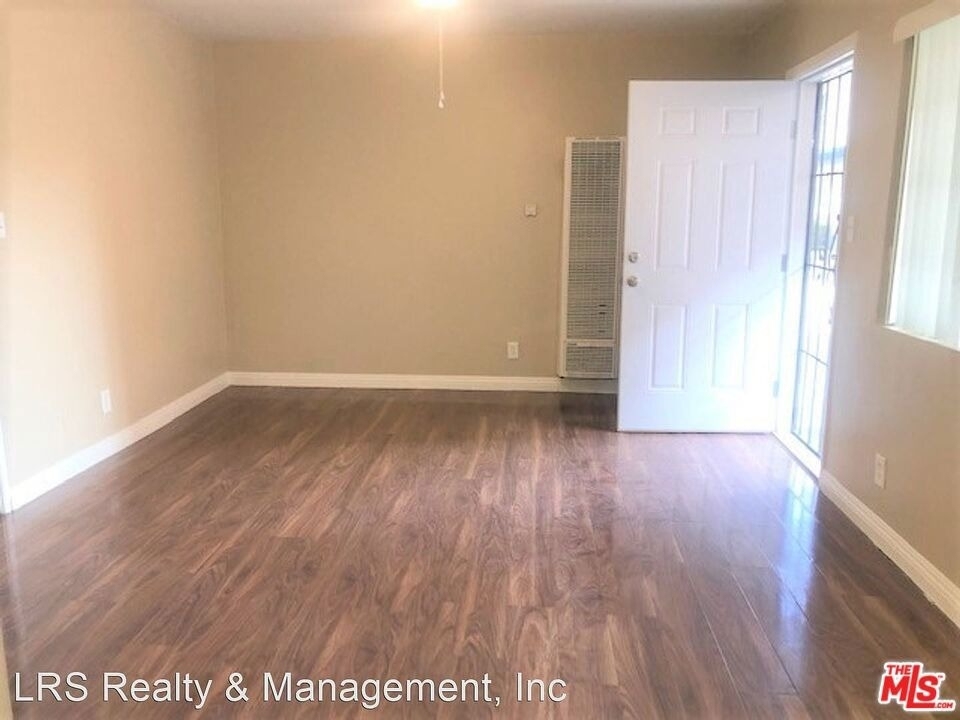 18321 Malden Street - Photo 0