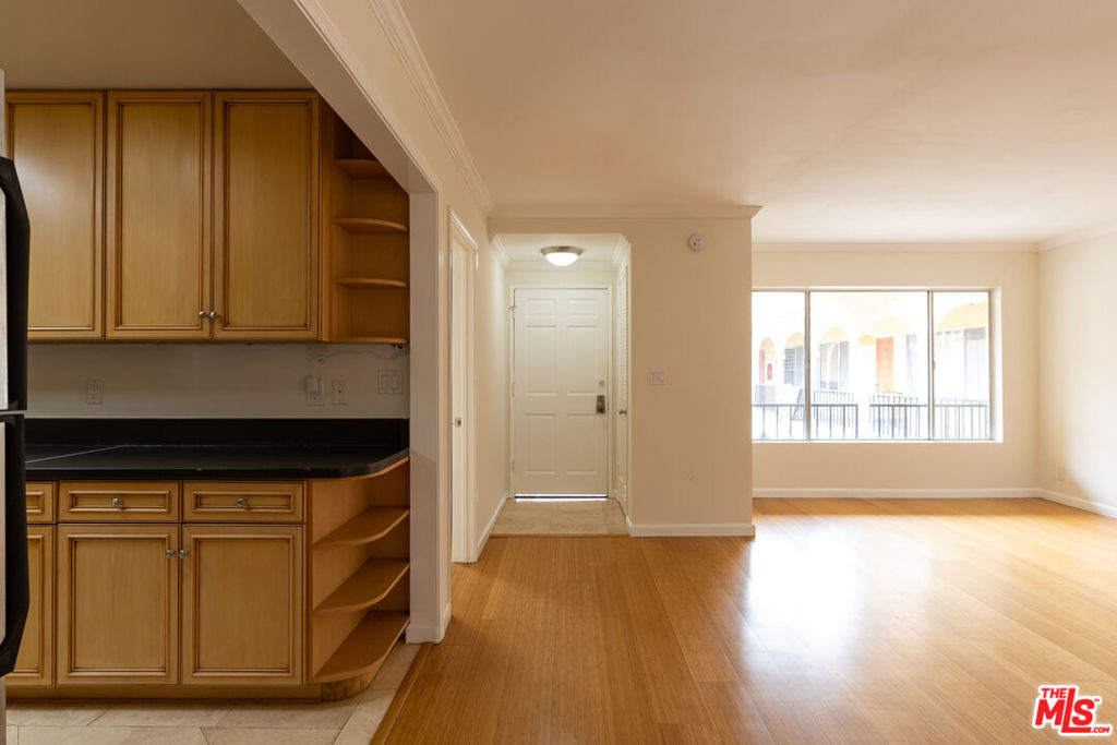 1033 6th Street - Photo 2