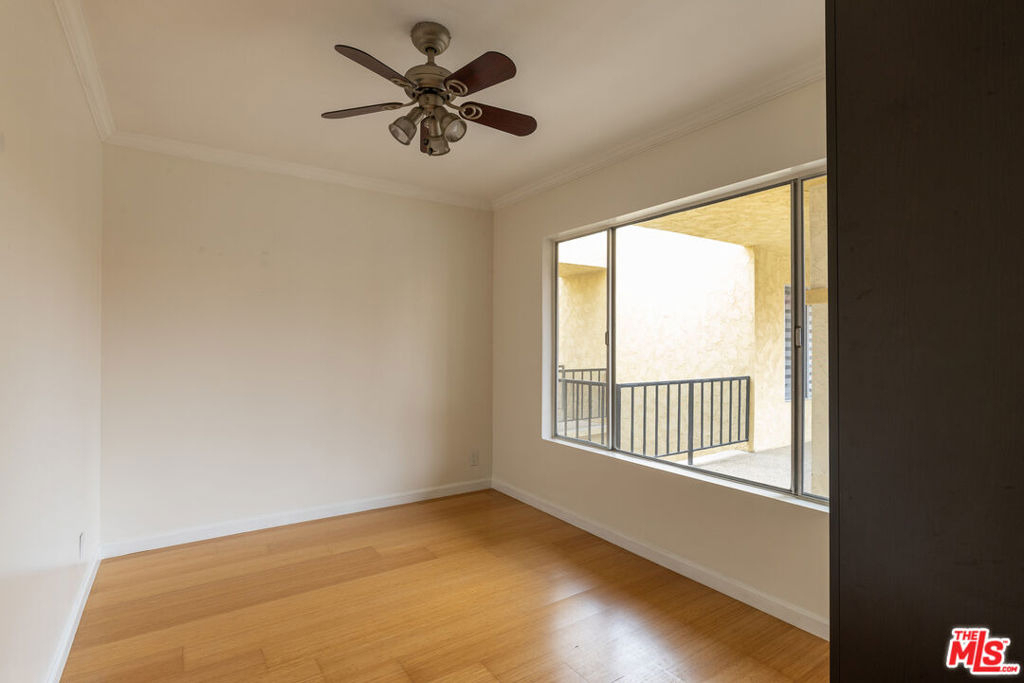 1033 6th Street - Photo 4