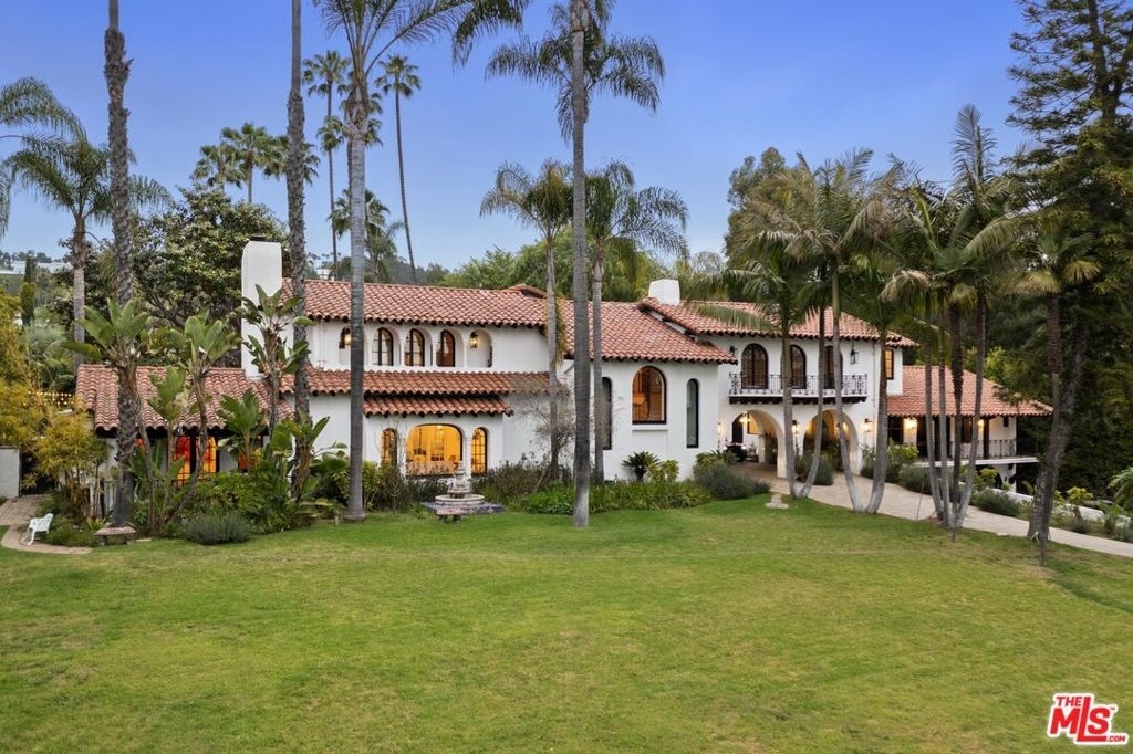 9451 Sunset Boulevard - Photo 2