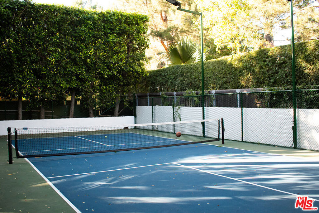 9451 Sunset Boulevard - Photo 38