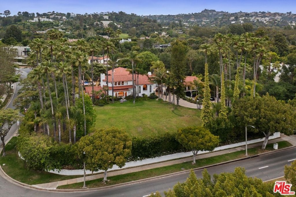 9451 Sunset Boulevard - Photo 1