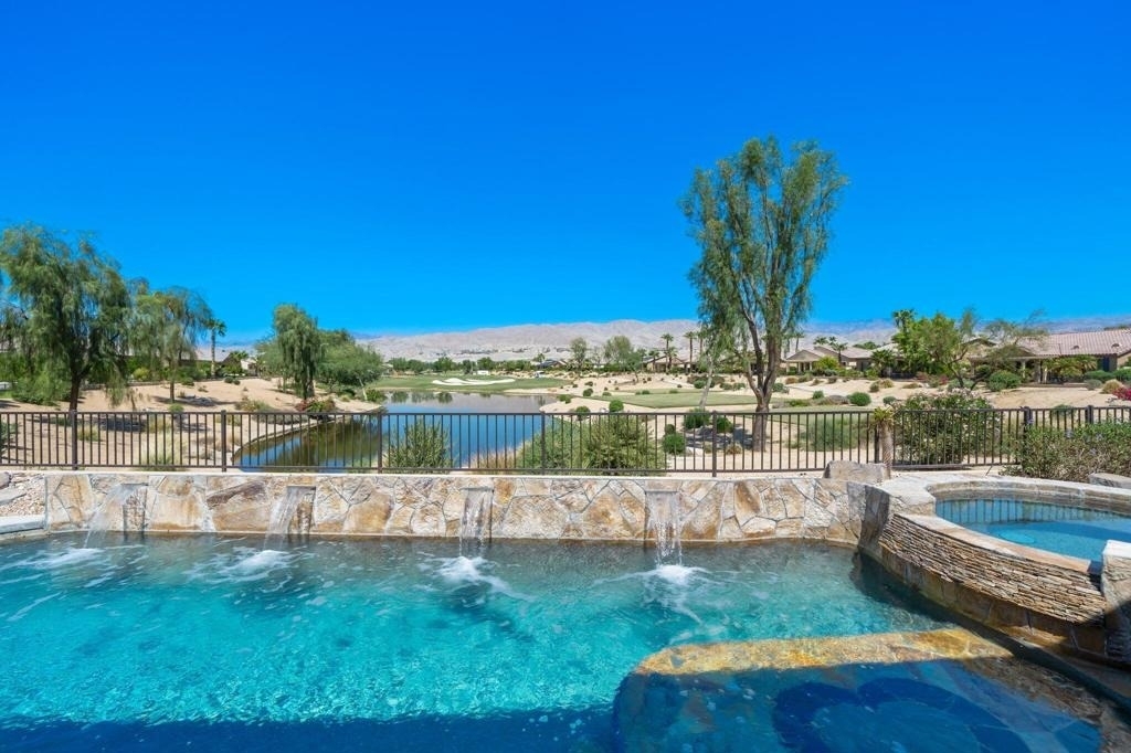 81074 Avenida Neblina - Photo 1