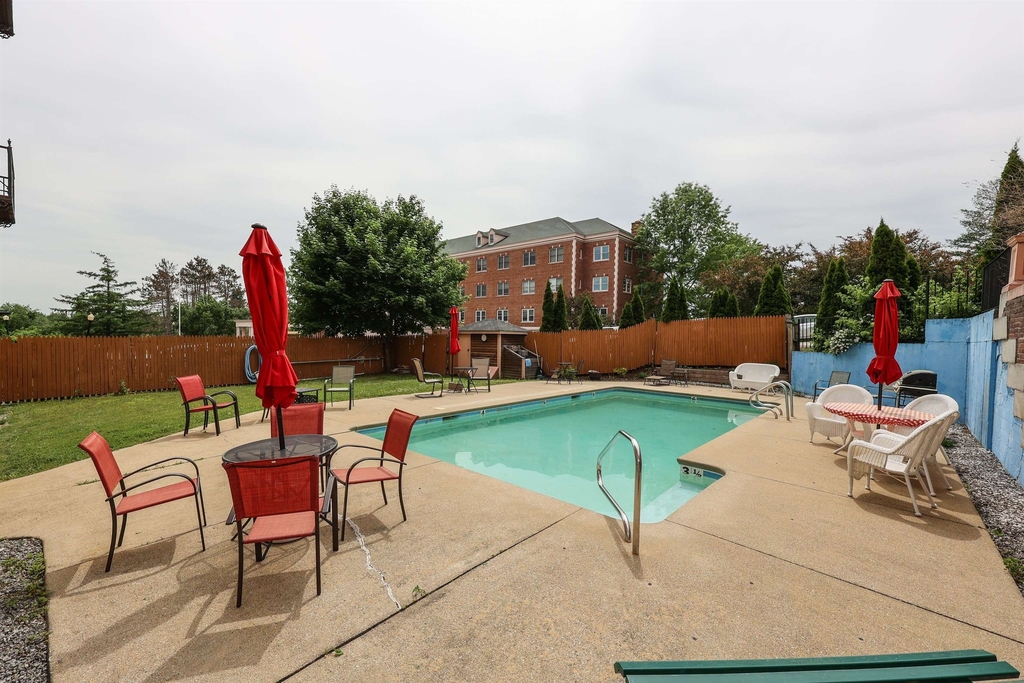 227 Pleasant - Photo 7