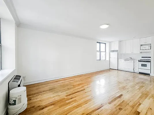238 East 36th Street - Photo 4