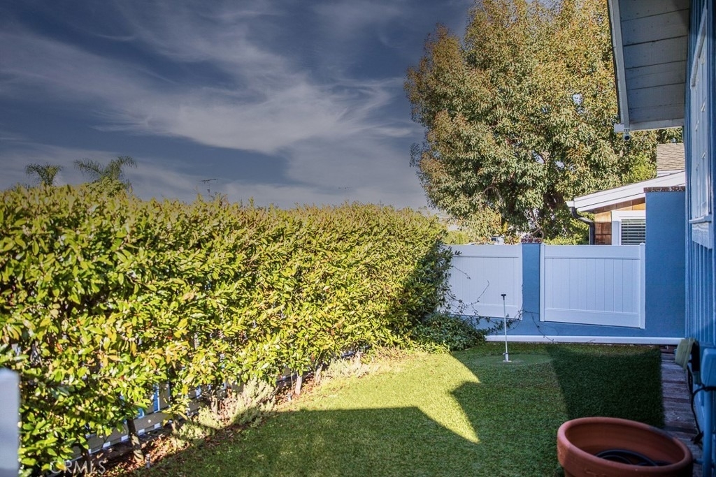 1086 Glenneyre Street - Photo 5