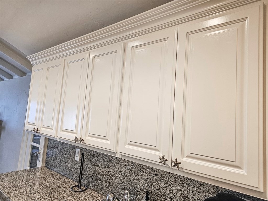 1086 Glenneyre Street - Photo 20