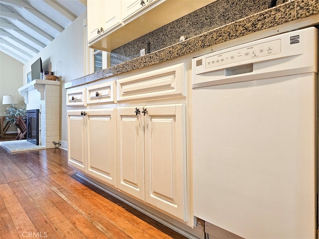 1086 Glenneyre Street - Photo 21