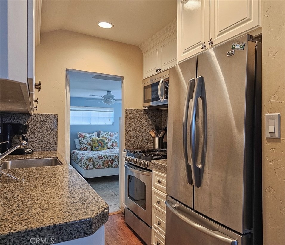 1086 Glenneyre Street - Photo 17