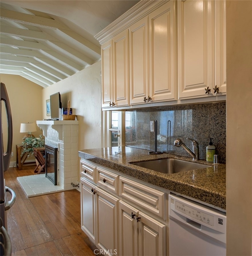 1086 Glenneyre Street - Photo 18