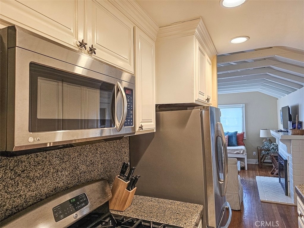 1086 Glenneyre Street - Photo 19