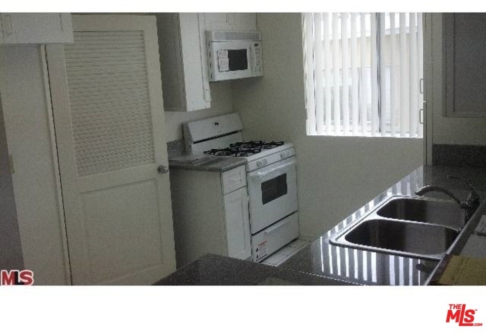 1607 N Glendon Avenue - Photo 7