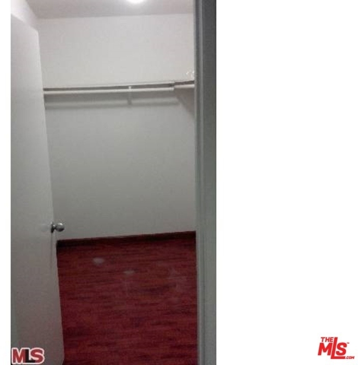 1607 N Glendon Avenue - Photo 2