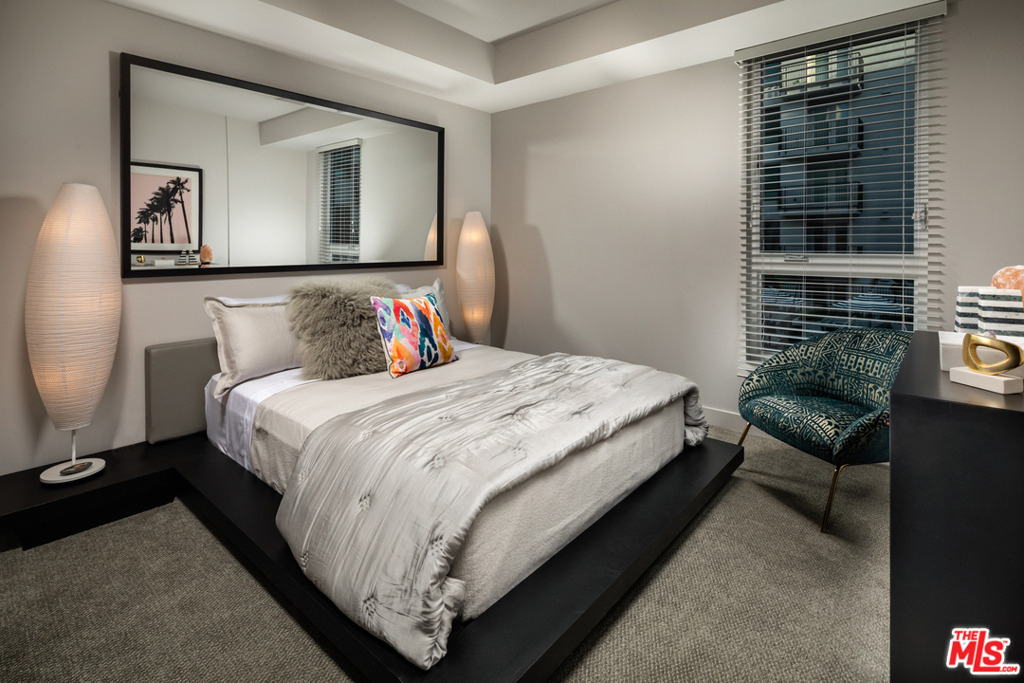 687 S Hobart Boulevard - Photo 5