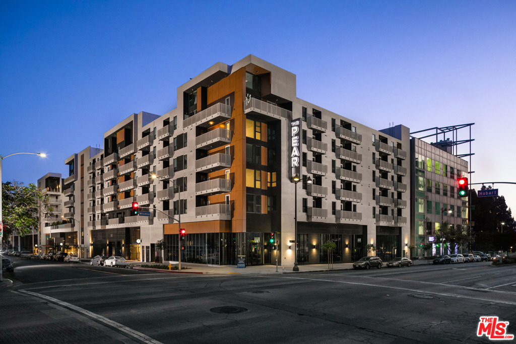 687 S Hobart Boulevard - Photo 0