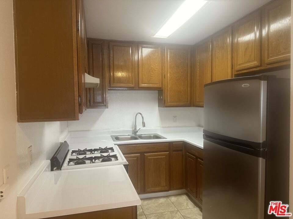 955 S Normandie Avenue - Photo 2