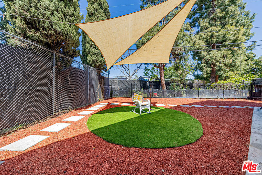 5633 La Mirada Avenue - Photo 7