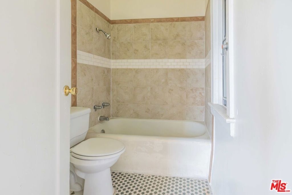 2619 W 8th Street - Photo 11