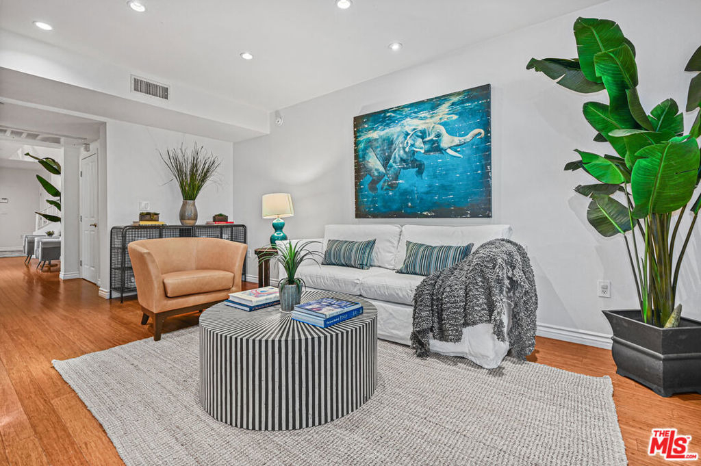 2111 S Beverly Glen Boulevard - Photo 2