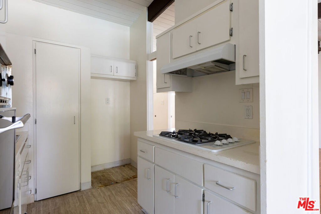 11133 Rose Avenue - Photo 7