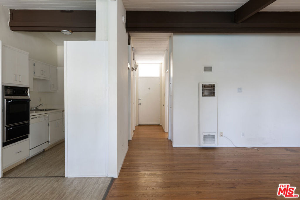11133 Rose Avenue - Photo 2