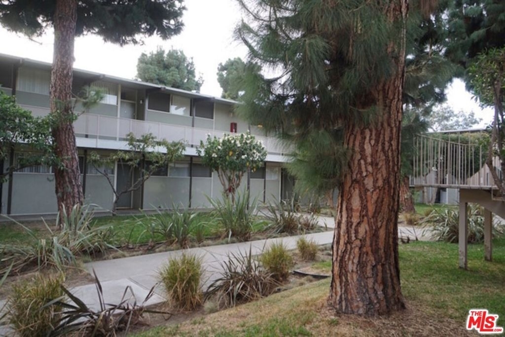 11133 Rose Avenue - Photo 1