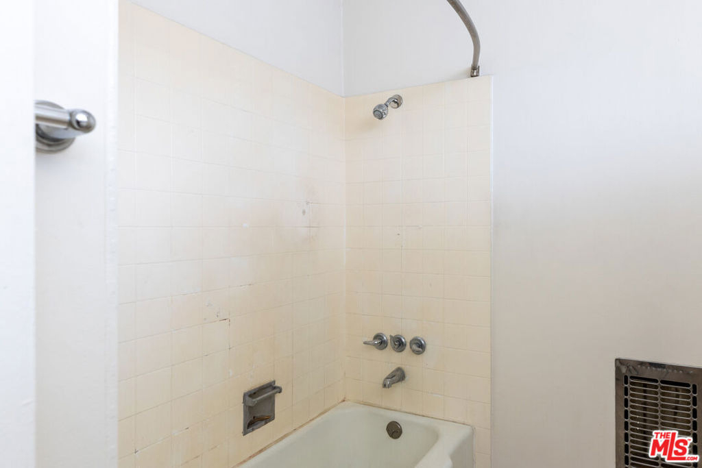 11133 Rose Avenue - Photo 11