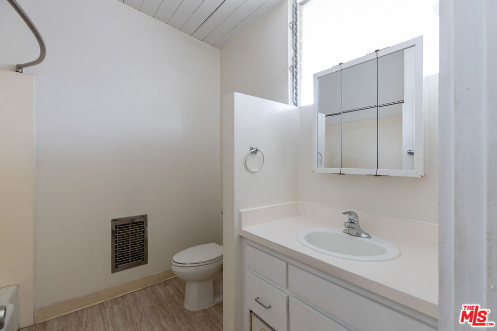 11133 Rose Avenue - Photo 10