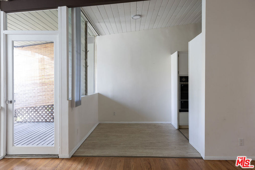 11133 Rose Avenue - Photo 4