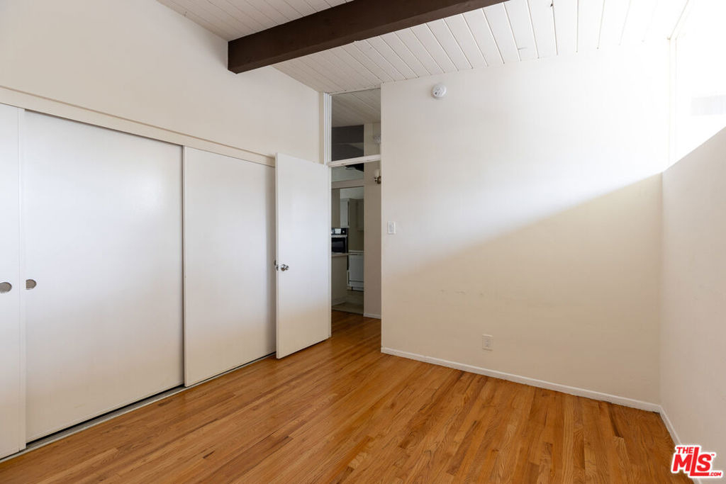 11133 Rose Avenue - Photo 9