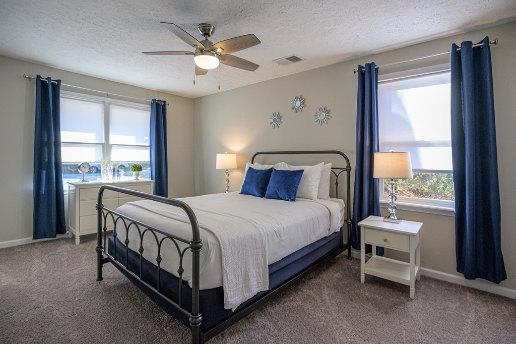 941 Pine Manor - Photo 11