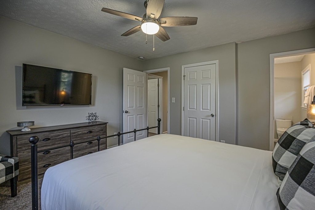 941 Pine Manor - Photo 22