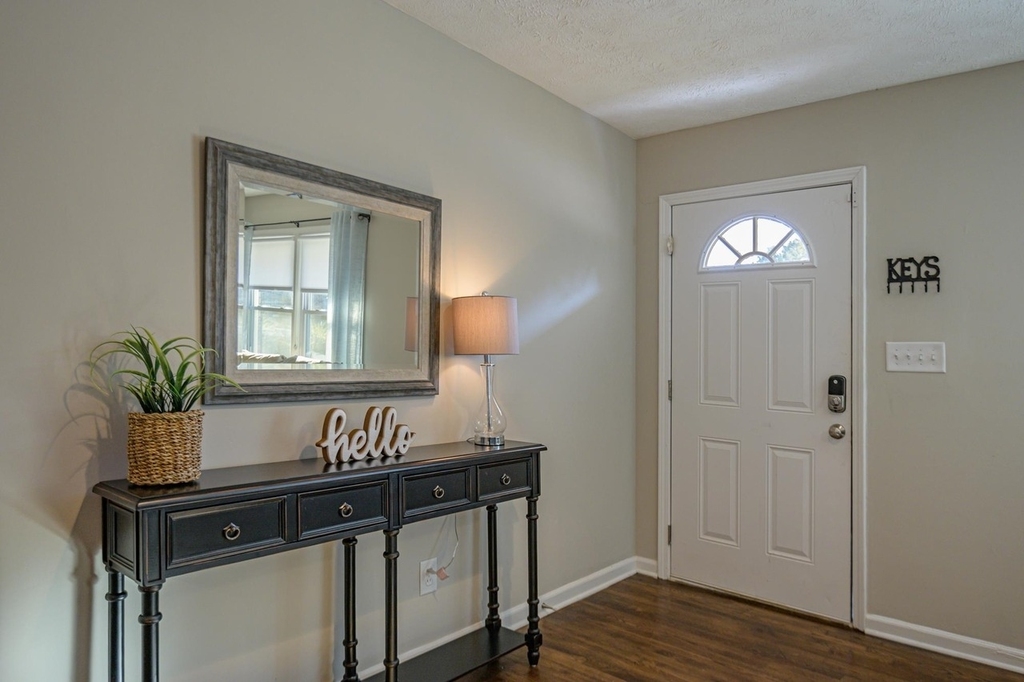 941 Pine Manor - Photo 10