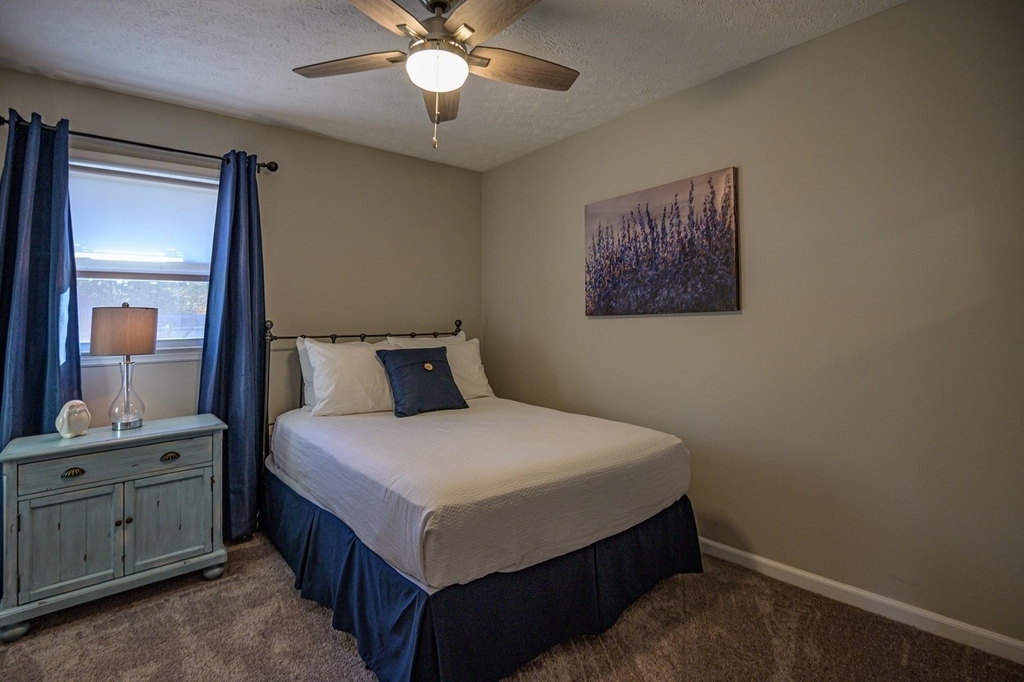 941 Pine Manor - Photo 17