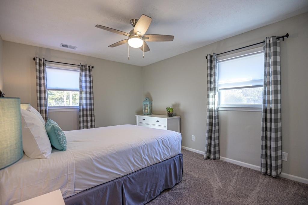 941 Pine Manor - Photo 19