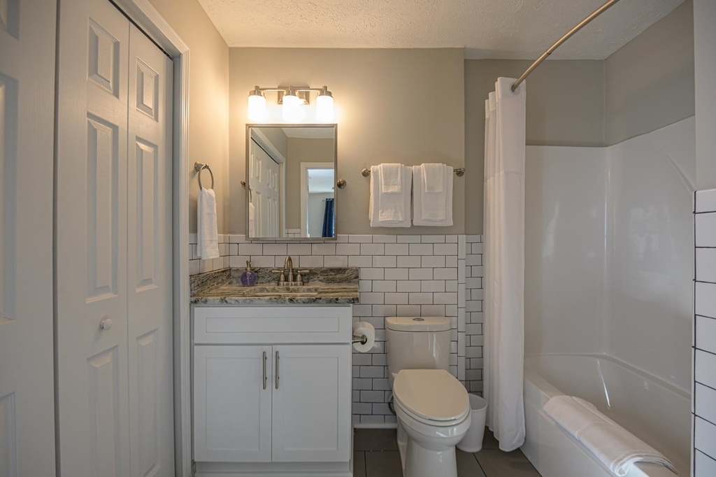 941 Pine Manor - Photo 14