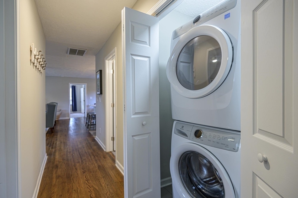 941 Pine Manor - Photo 24