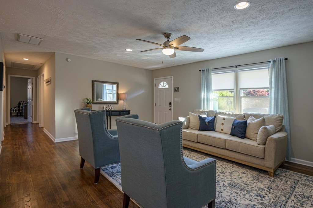 941 Pine Manor - Photo 3