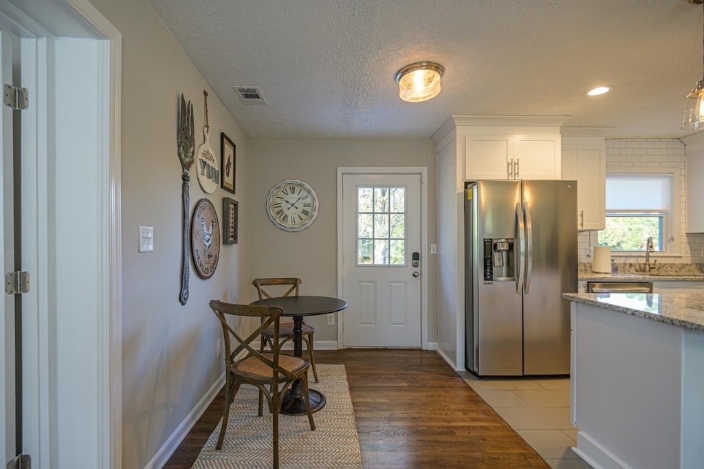 941 Pine Manor - Photo 5